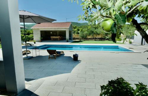 Apartment Mario - with pool - Foto 1