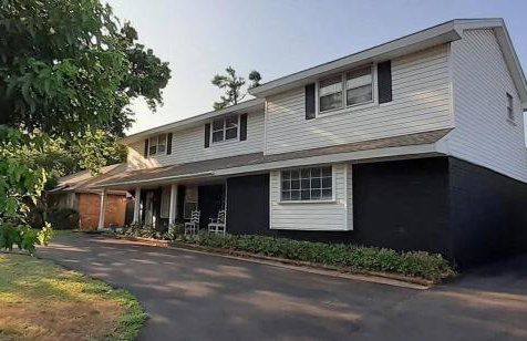 6BR Dream Getaway w Heated Pool & Peaceful Vibe - Photo 10