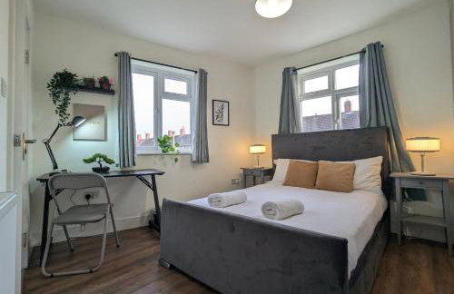 5 Ensuite Bedroom House Near Centre Free Parking - Foto 1