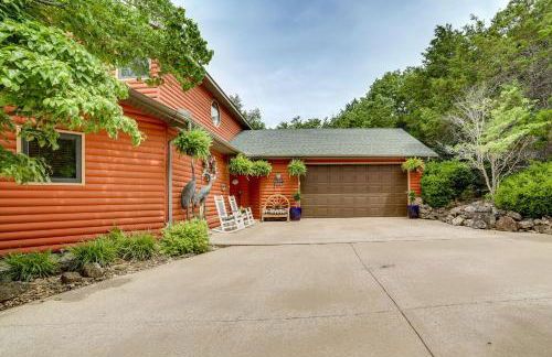 Decks and Views Spacious Cabin Near Table Rock Lake - Foto 35