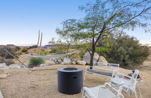 Jackalope Junction-Pool, Hot Tub, Fire Pit, BBQ & Desert Views! home - Foto 23