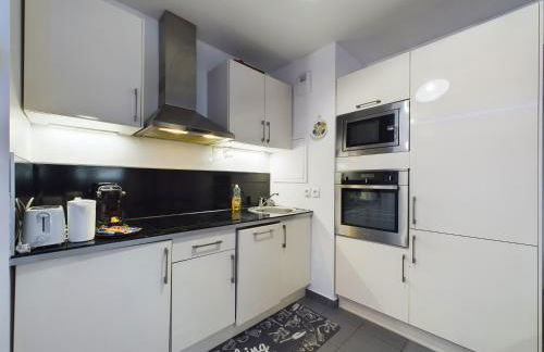 Roi de la Seine à Paris, stade, Gare parking et terrasse - Foto 3