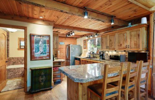 Beartooth Lodge with Hot Tub and Stuart Falls Views - Foto 24