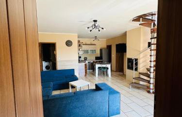 Pod skrzydłami - Foto 11