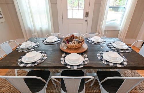 The Bulldog Farmhouse - 100 year old home - Foto 10