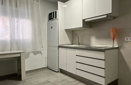 Charming Apartment up to 4 Persons 3 min to Metro - Foto 1