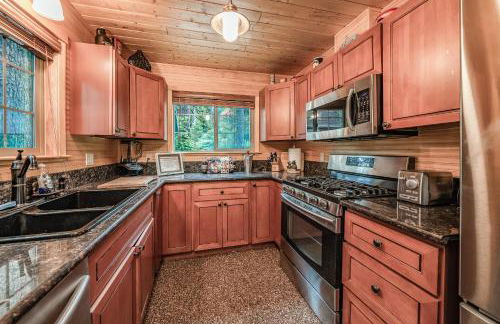 The Stew Cabin Cozy Escape Fireside Memories - Foto 18