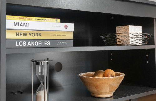 Workspace with Desk & Walkable to hospital & campus - Photo 29