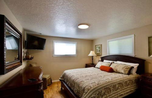 Centrally Located Redmond Retreat with Pool Table - Foto 2