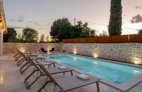 Nice Home In Zminj With Sauna - Photo 15