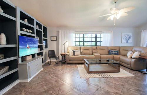 Elegant 3BR 2BA Private Pool Home - Foto 3
