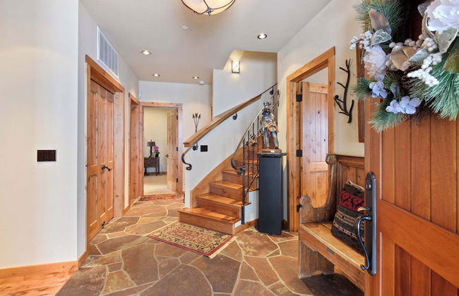 Wulf's Lodge at Olympic Valley Unwind in Hot Tub! - Photo 25