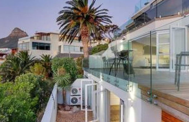 Camps Bay Holiday Apartment in Secure Complex With Private Pool and Parking Houghton Views - Foto 24