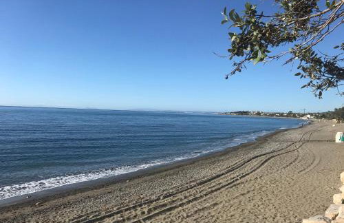 tarifa especial, sin aglomeraciones en piscina y playa, cerca de Puerto Banús - Foto 50