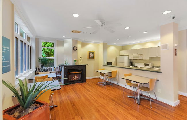 Belltown's Flower Moon - Foto 21