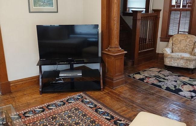 The Carew House Sleeps 10 Fenced 4BR Full Kitchen Steps2 YCP - Foto 10