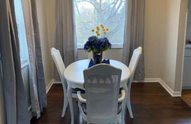 Lovely Retreat Backyard With Deck and entertain room - Photo 4