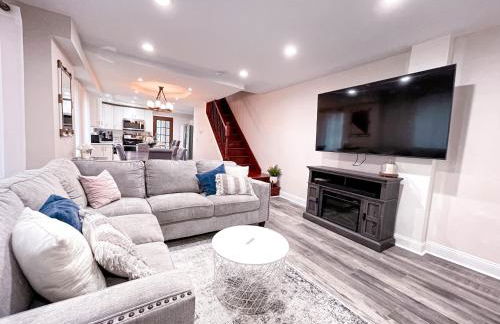 Cheerful & Modern Home w/ a Walkout Deck Area - Foto 4