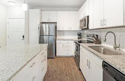 Landing Incredible 2BD Pool Clubhouse - Foto 7