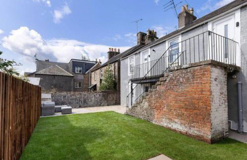 Kilted Quarter by The Wallace Monument - Photo 19