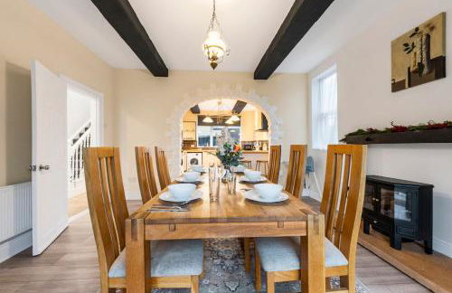 Spacious 6-Bed with Pool Table Desks in every room - Foto 13