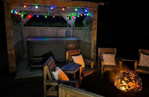 Bungalow with Hot Tub, BBQ Hut, Golf Net , Large Garden & Play Area - Foto 11