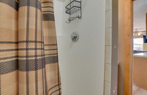 Walk to Lake Lampe Cabin with Fireplace and Deck! - Foto 17