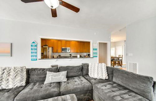 Walk to Public Beach Access Norfolk Family Home - Foto 9