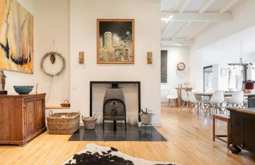 Stunning 6 Bedroom with Swimming Pool & Sauna! - Foto 53