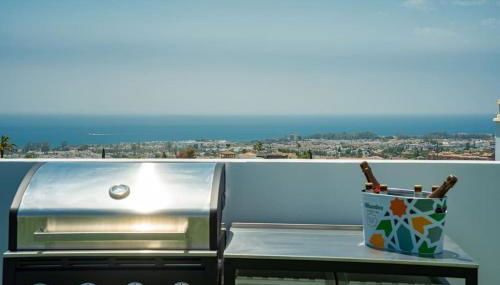 Deluxe 2 bed Apartment - Photo 2