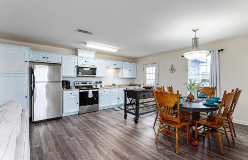 Deep Blue Yonder - Ping-pong! Bikes! Games! Cute and cozy 3-bed, 2-bath home in the heart of Crystal Beach! - Foto 4