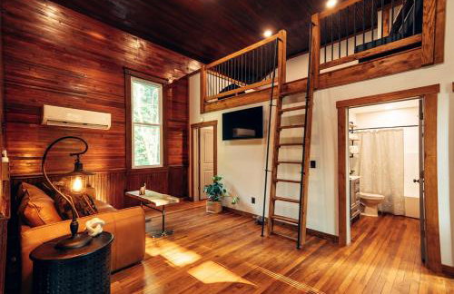 Bell Tower Suite Private Riverfront Stay Near Charleston WV - Foto 1