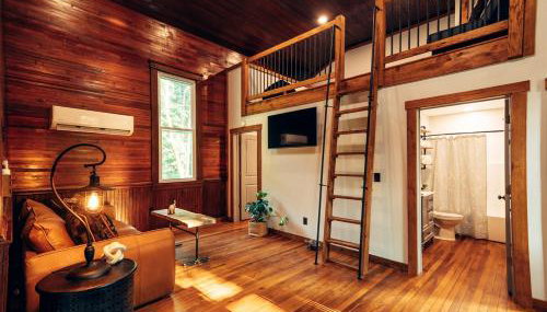 Bell Tower Suite Private Riverfront Stay Near Charleston WV - Foto 1