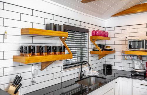 Bayview Cottage - Sun deck, pool, and more! - Foto 18