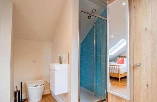 Exquisite Renovation in Central Location with Garden and Parking - Photo 36