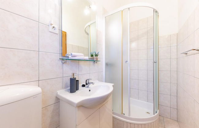 Spacious Prgomet Retreat With Private Pool, Fitness Centre, and Garden - Foto 36