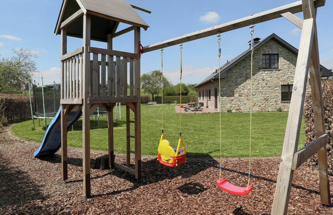 Spacious Holiday Home in the Ardennes with Sauna & Hot Tub - Photo 35