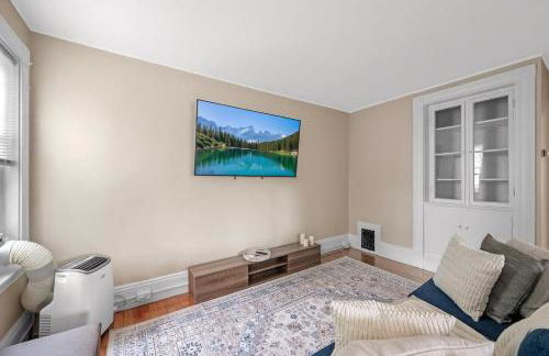 Salem 3 Bedroom with Gameroom, Balcony, Parking, and more - Foto 17