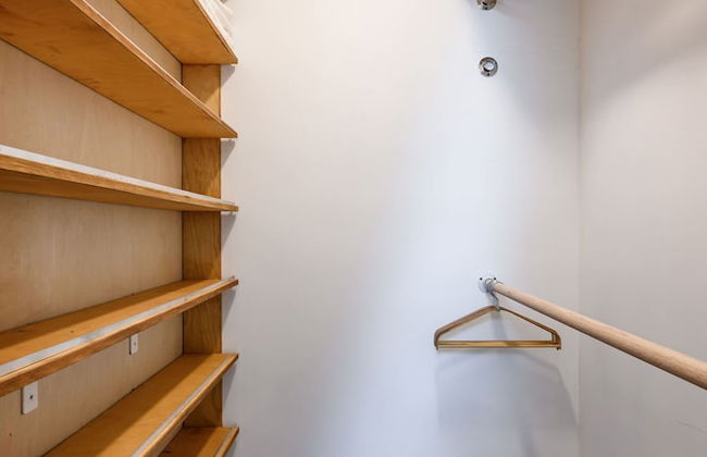 Scenic Retreat With Deck Stunning Views in LA - Foto 24