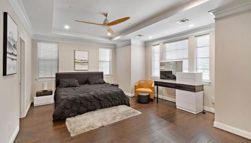 Modern Loft Unit with Patio at the Galleria - Foto 3