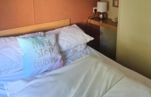 3 Bed Caravan - Sleeps 6 - Pets - Parking - Wifi - Foto 9