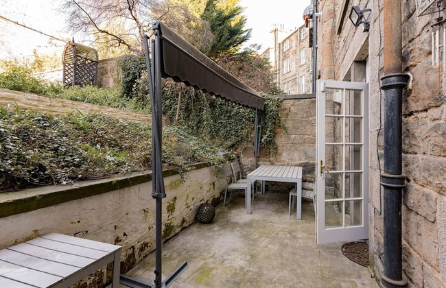 Beautiful & Bright 2BD Flat - Haymarket - Photo 29