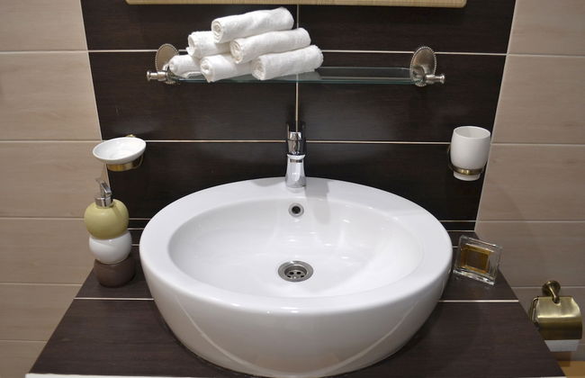 Townhouse Park & House - Photo 2