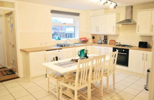 20% Monthly stays - 3 bedrooms @ Homevy Leeds - Foto 20