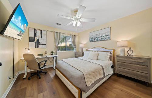 Entire Private Home with 4 Bedrooms, Pool, Hot Tub, King Bed, Garage, Available Now - Foto 8