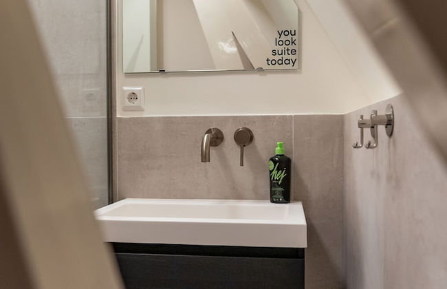 Limehome Den Haag Keizerstraat - Photo 52