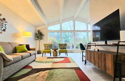 Stunning Lake views with King beds for HPU, Furniture Market, Greensboro, Winston - Photo 1