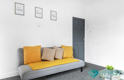 Bright 4 BR Home - Forest Fields - City Centre - Free Parking - WiFi - Close to Forest Rec - Sleeps 8 - Foto 4