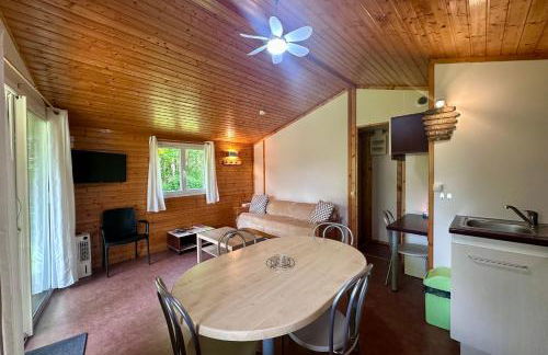 Chalet de 4 pers - Lac de Miel à 500m - Beynat - Parking Piscine - Foto 9