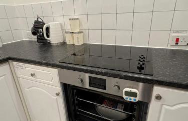 Misk Homes #3 Near Heathrow Airport, shops & Brunel University - Free Parking - Foto 18